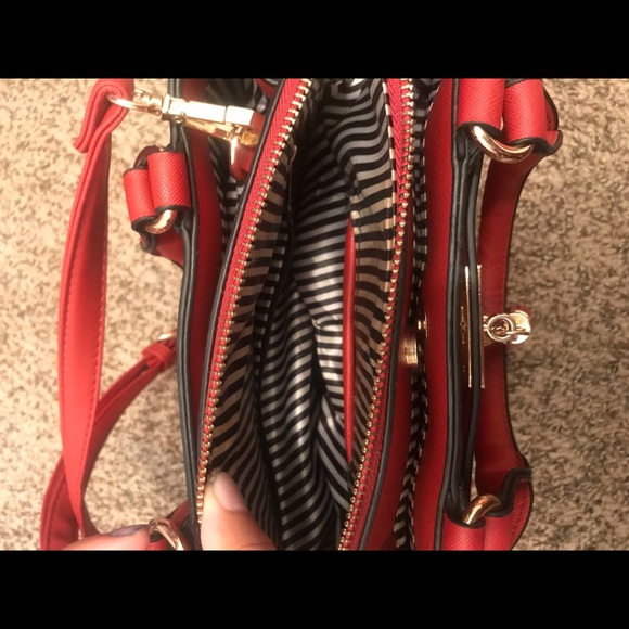 Red bag - Picture 2 of 2